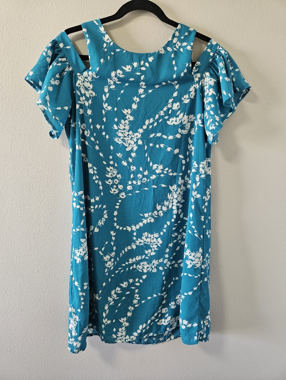 CITY STREETS EUC Teal Blue and White Floral Cold-Shoulder Dress